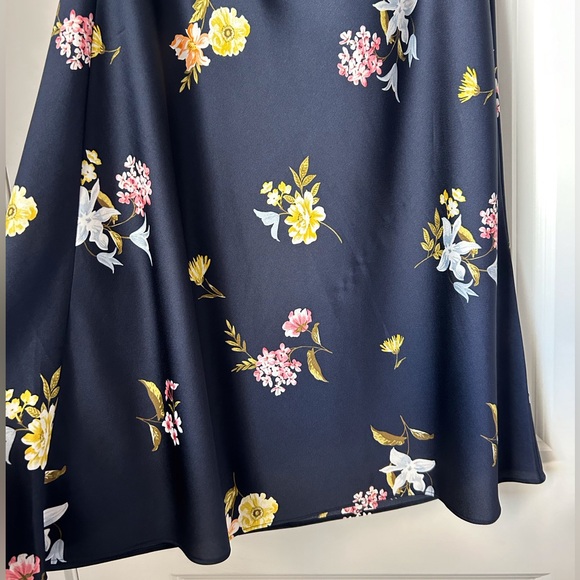 Loft Navy Floral Pull-on Skirt Size Large - Picture 7 of 7